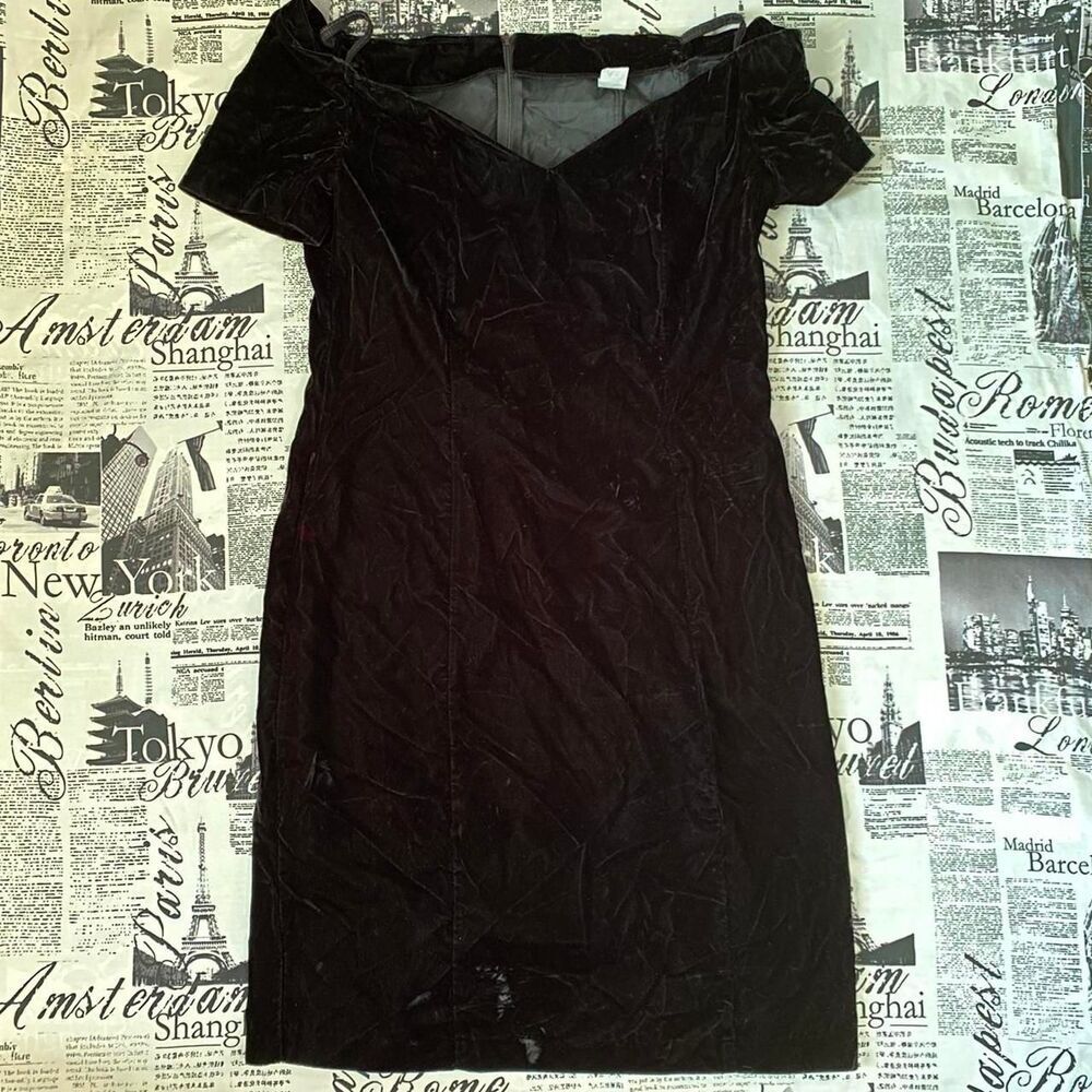 Women's Black velour velvet off the shoulder vintage 80s midi formal party dress